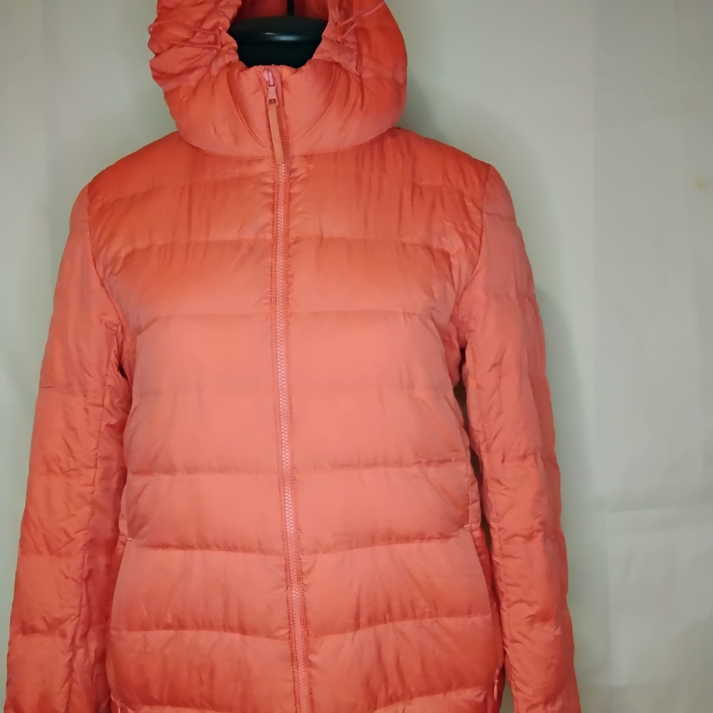 Uniqlo Women's Vibrant Coral Puffer Jacket